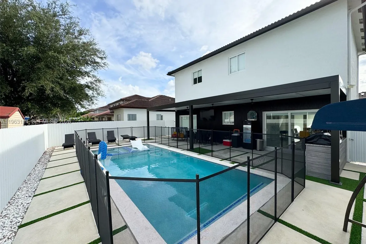 1533 SW 154th Path, Miami FL 33194