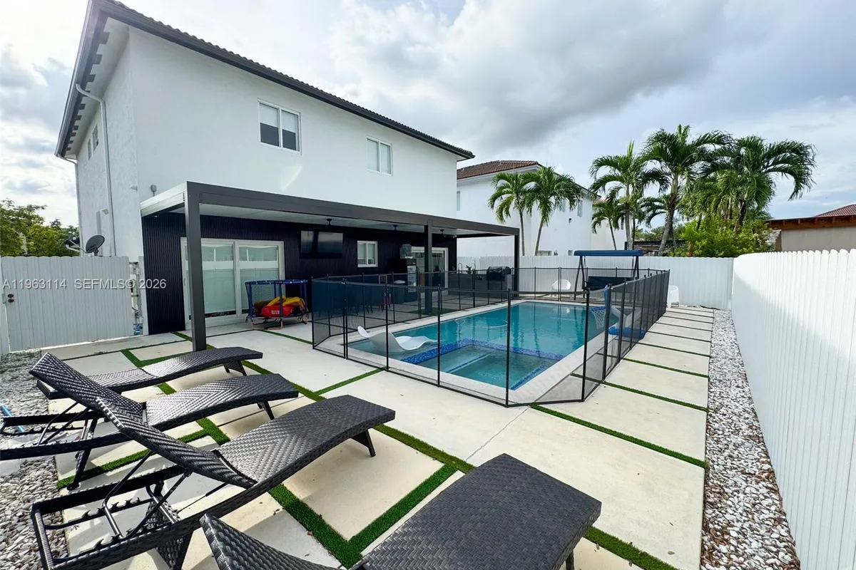 1533 SW 154th Path, Miami FL 33194