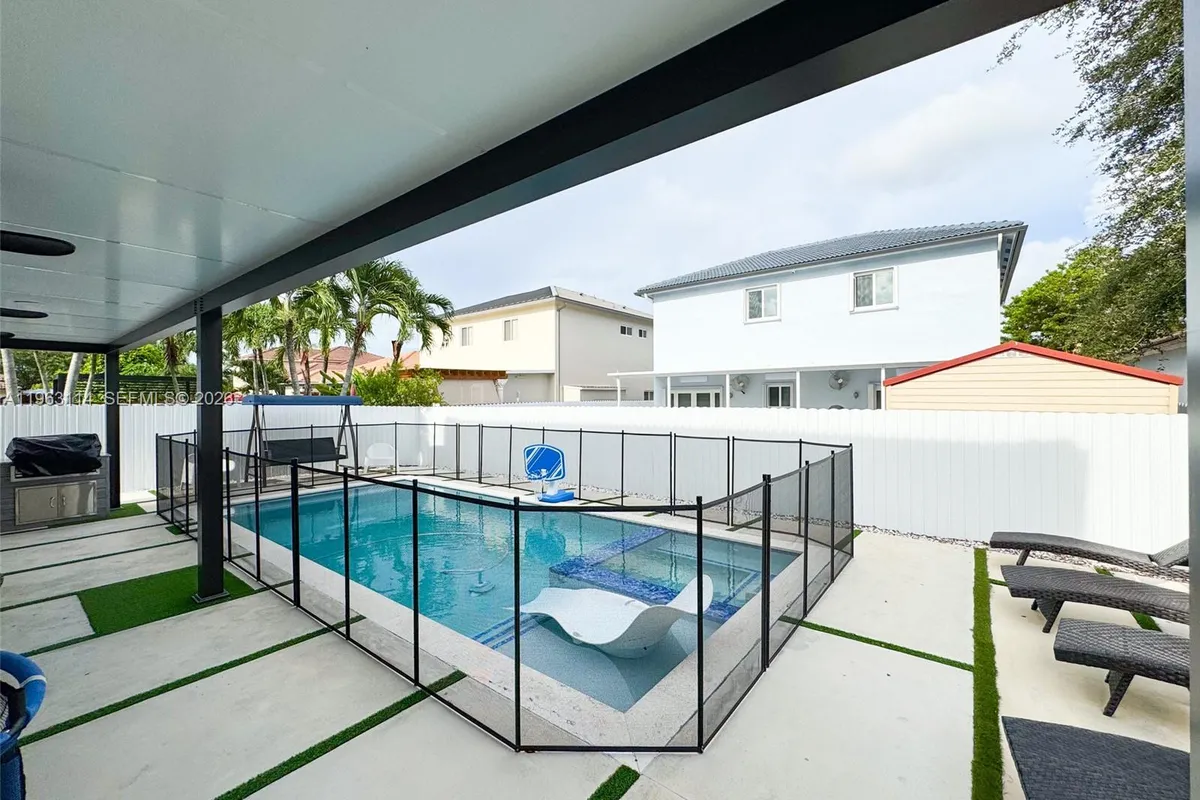 1533 SW 154th Path, Miami FL 33194