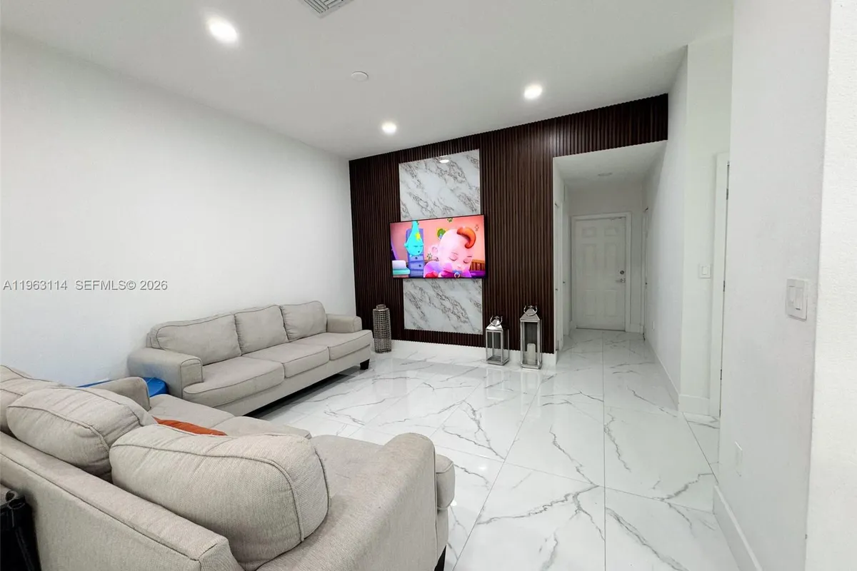 1533 SW 154th Path, Miami FL 33194