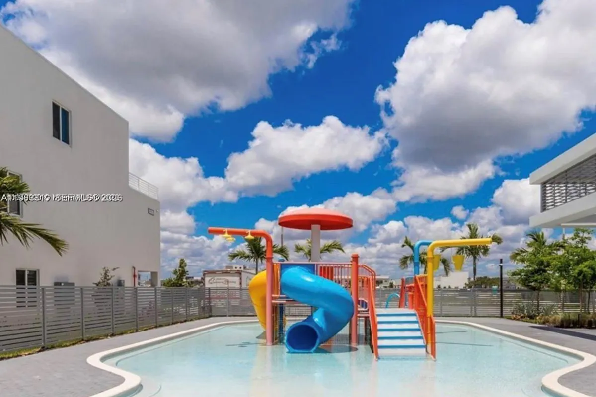 6312 NW 105th Pl, Doral FL 33178