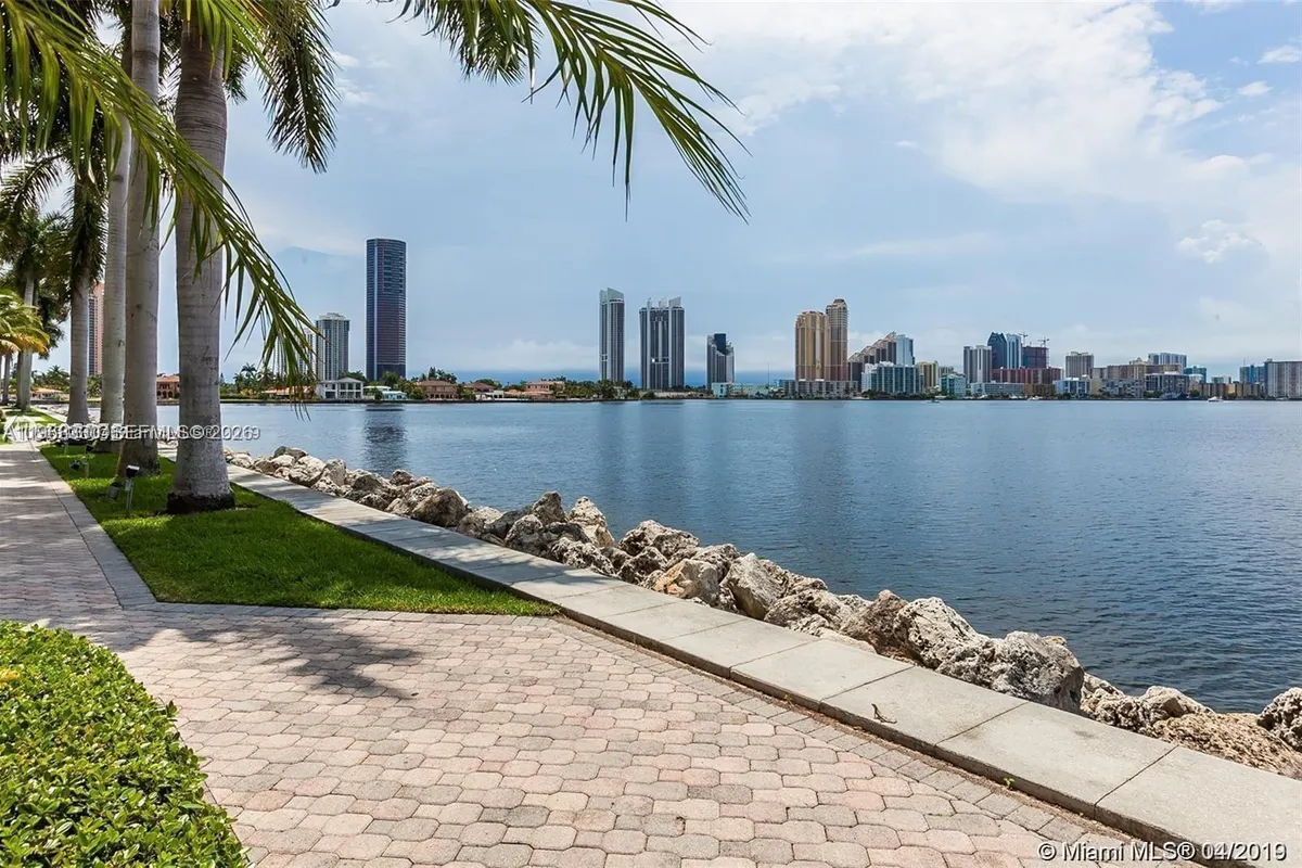 3530 Mystic Pointe Dr # 2202, Aventura FL 33180