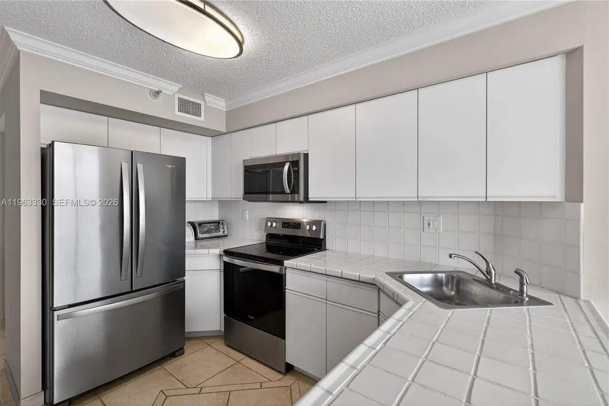 3530 Mystic Pointe Dr # 2202, Aventura FL 33180