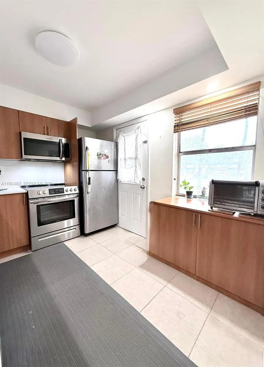 1501 NE 191st St # C114, Miami FL 33179