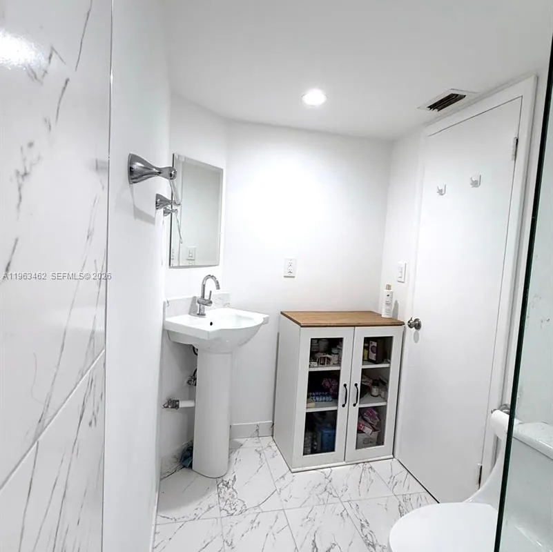 1501 NE 191st St # C114, Miami FL 33179