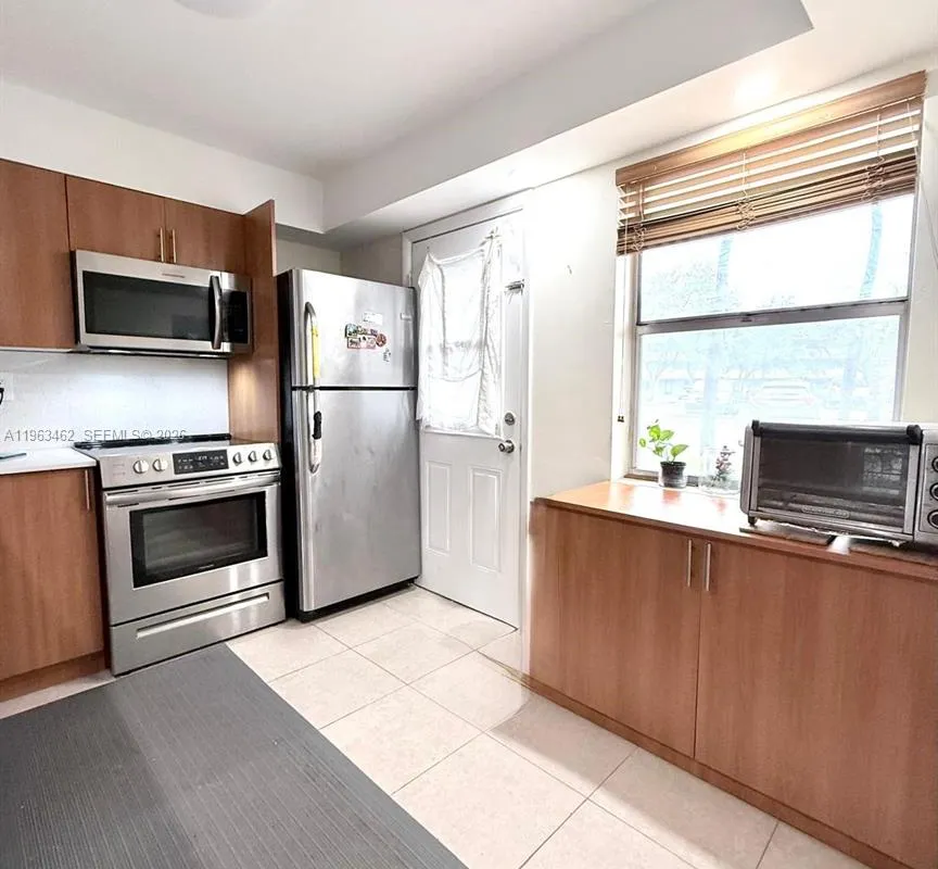 1501 NE 191st St # C114, Miami FL 33179