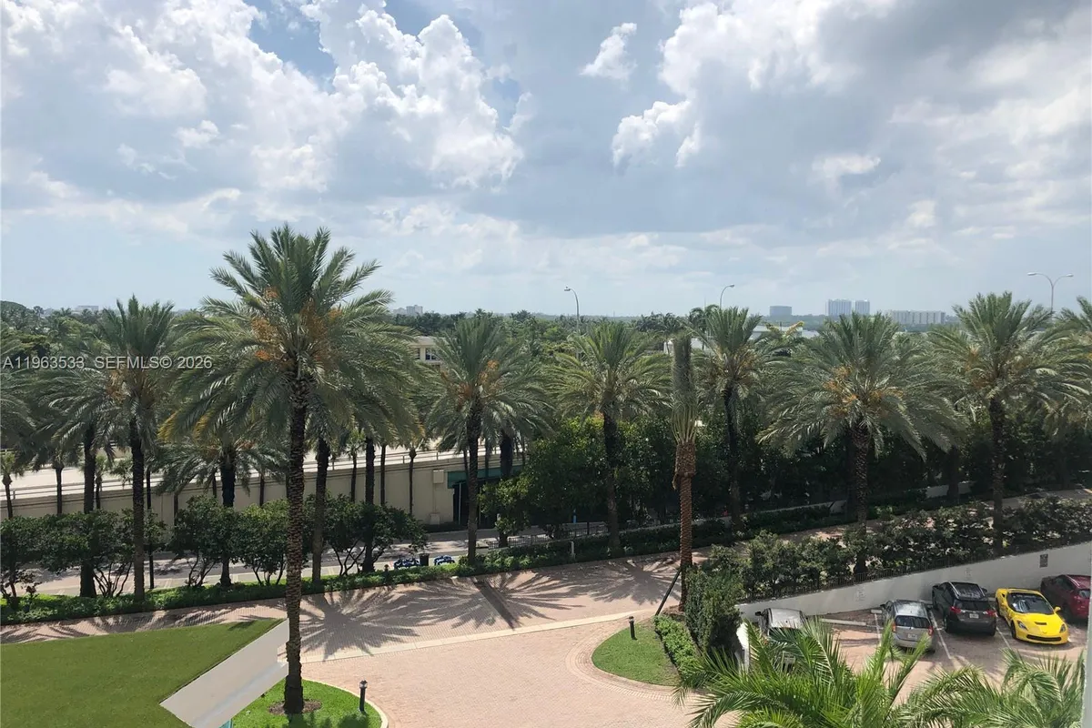 10275 Collins Ave # 427, Bal Harbour FL 33154