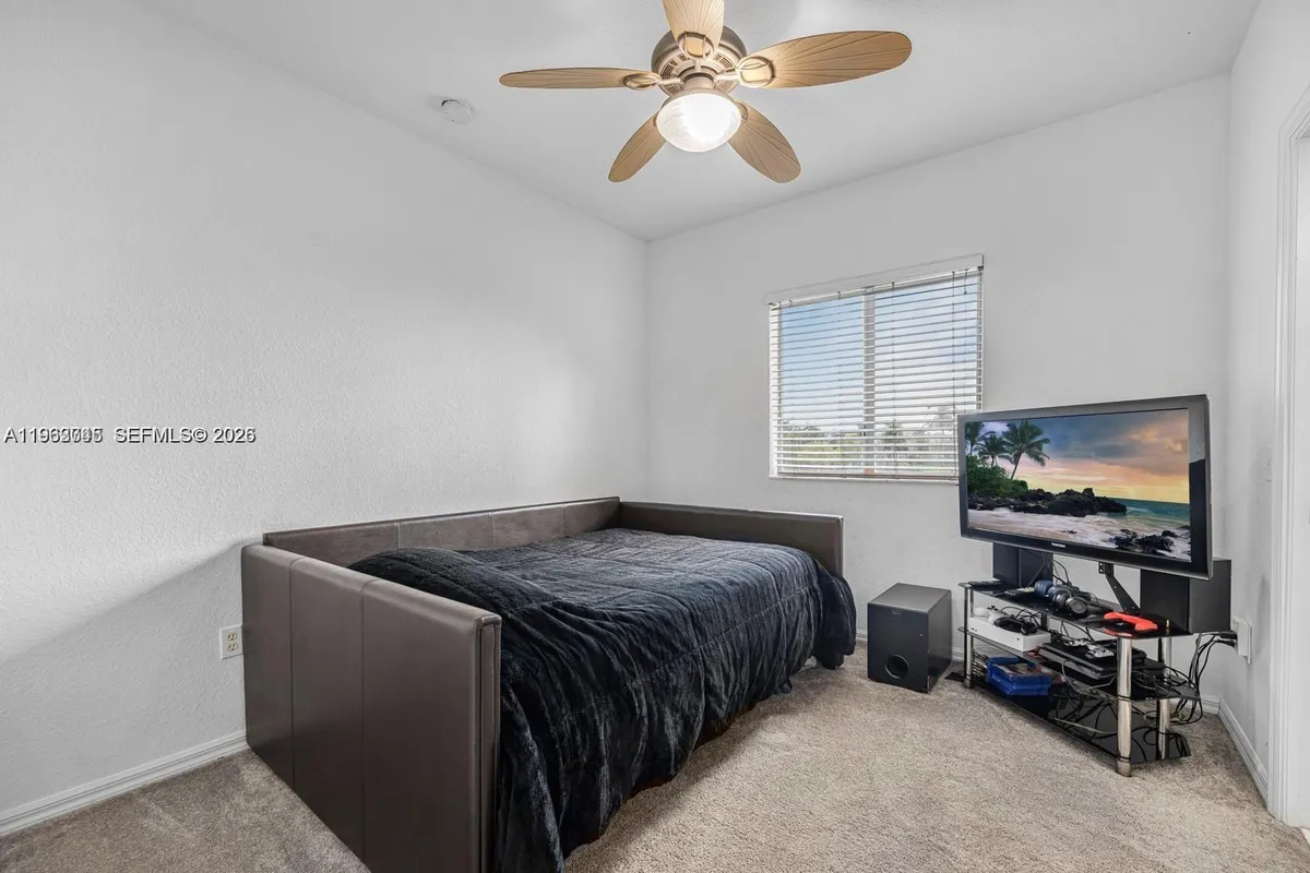 2467 SE 19th St, Homestead FL 33035