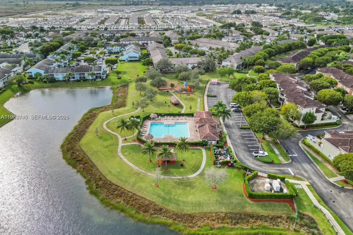 2467 SE 19th St, Homestead FL 33035