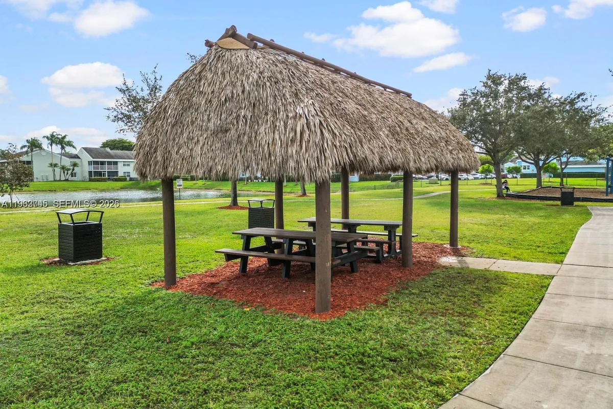 2467 SE 19th St, Homestead FL 33035