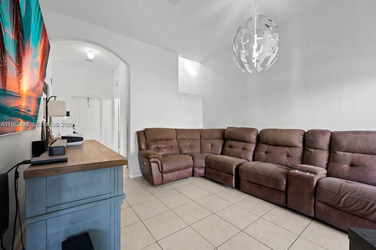 2467 SE 19th St, Homestead FL 33035