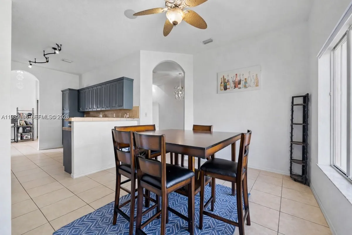 2467 SE 19th St, Homestead FL 33035