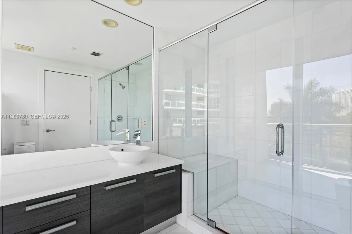 2950 NE 188th St # 349, Aventura FL 33180