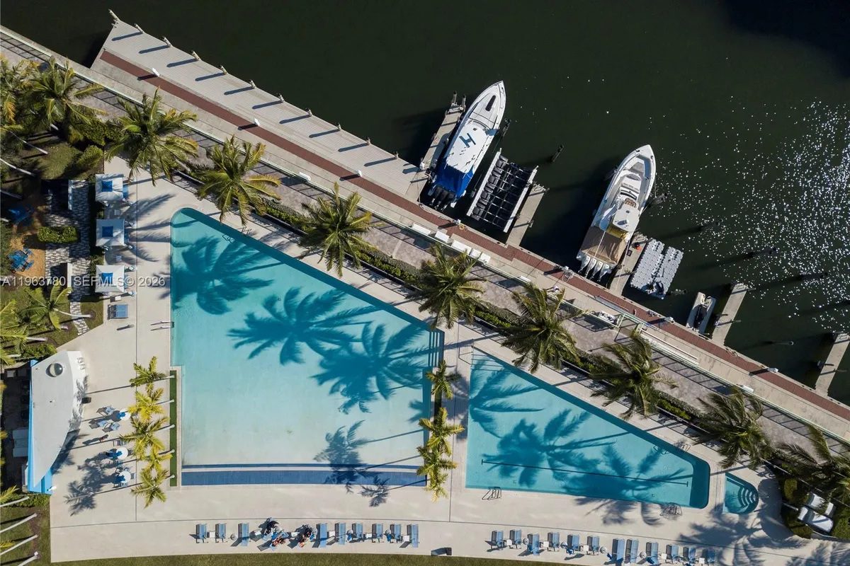 2950 NE 188th St # 349, Aventura FL 33180