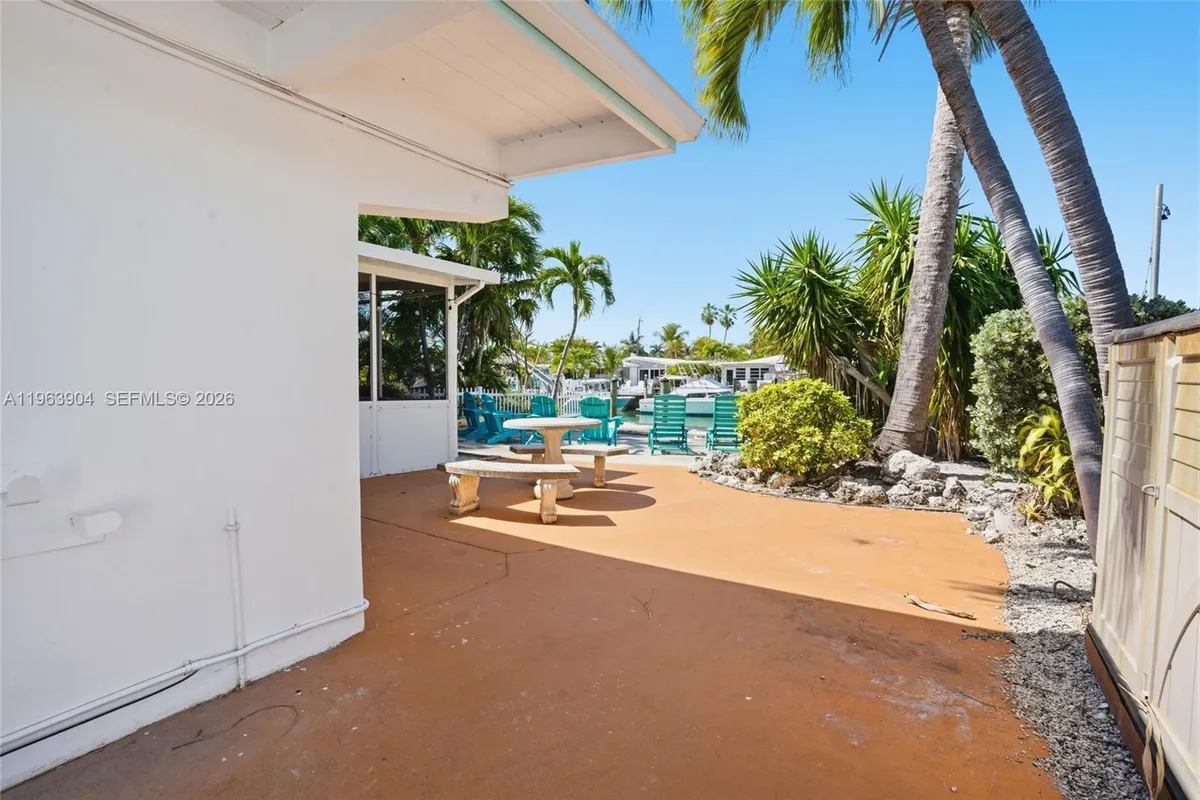 151 10th St, Marathon FL 33051