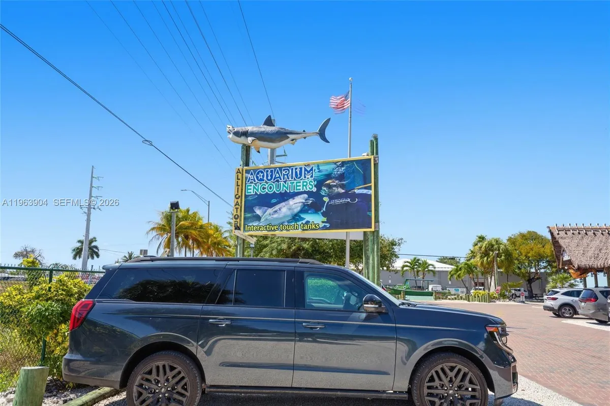 151 10th St, Marathon FL 33051