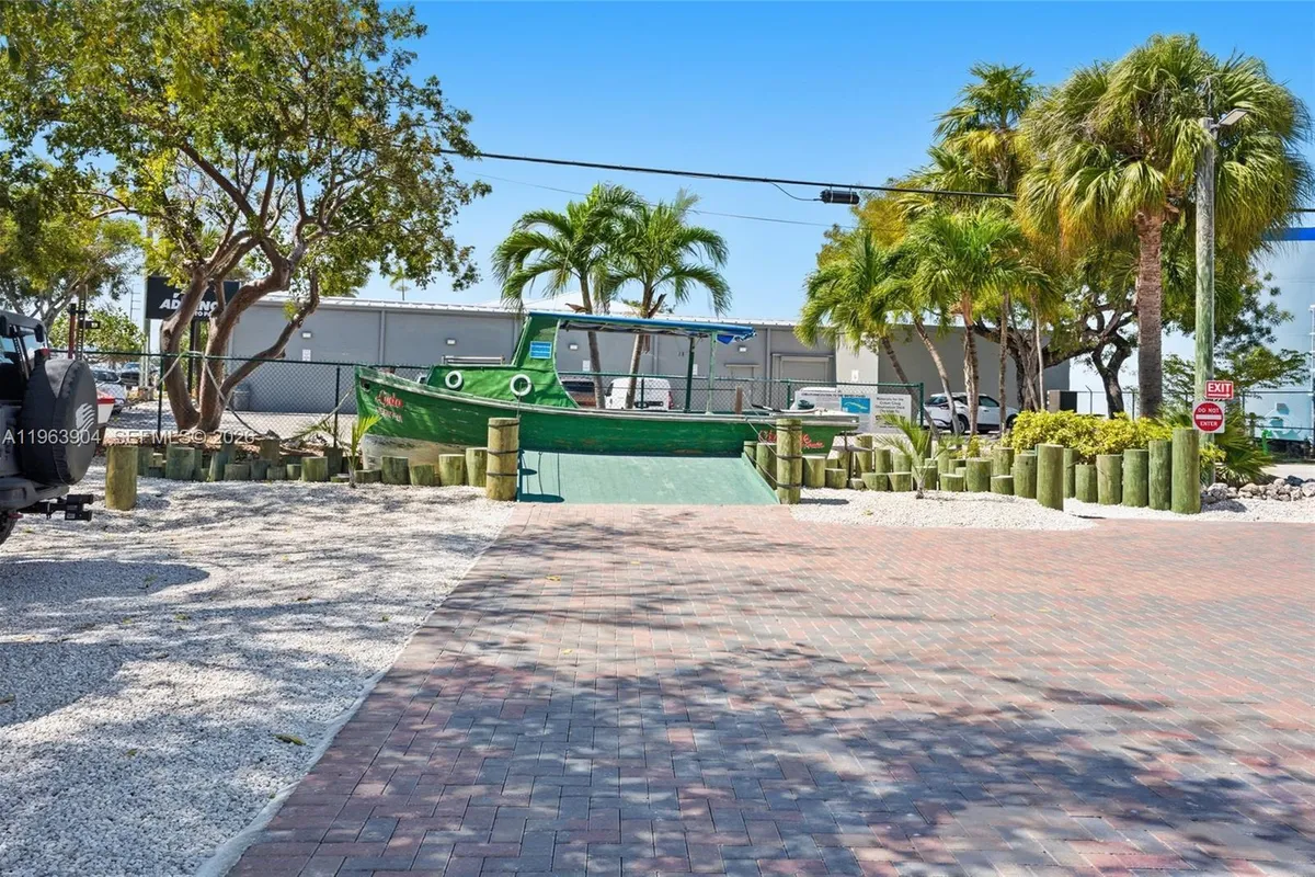 151 10th St, Marathon FL 33051