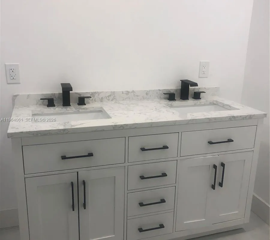 10185 Collins Ave # 209, Bal Harbour FL 33154