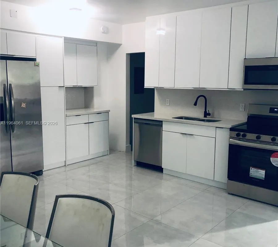 10185 Collins Ave # 209, Bal Harbour FL 33154