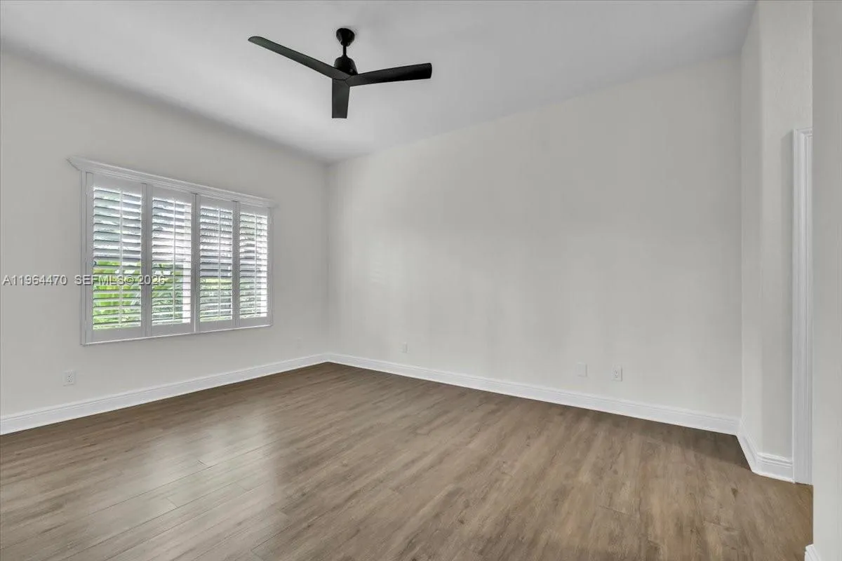 837 Vistana Circle, Naples FL 34119