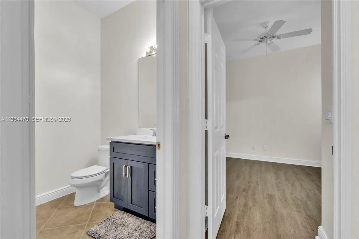 837 Vistana Circle, Naples FL 34119