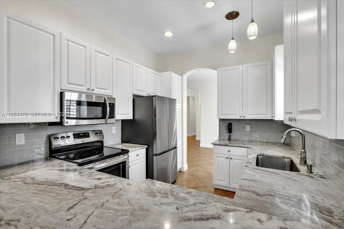 837 Vistana Circle, Naples FL 34119