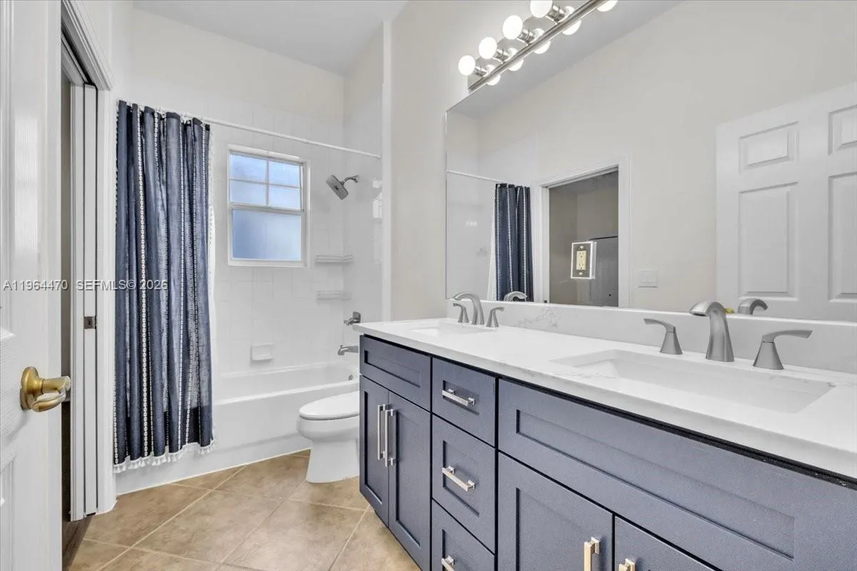 837 Vistana Circle, Naples FL 34119