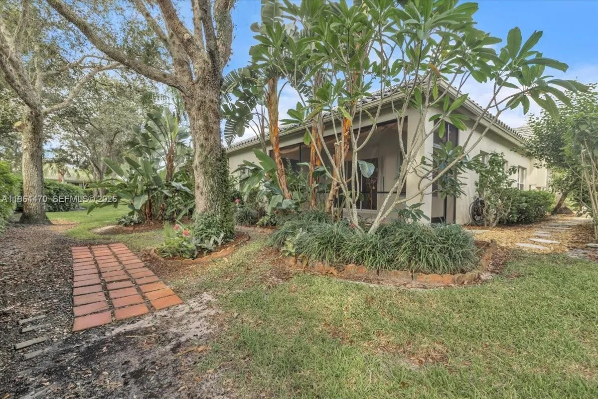 837 Vistana Circle, Naples FL 34119