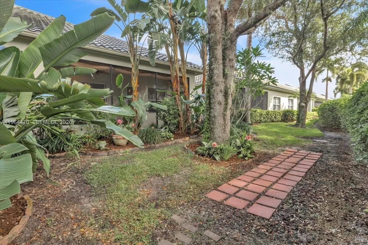 837 Vistana Circle, Naples FL 34119