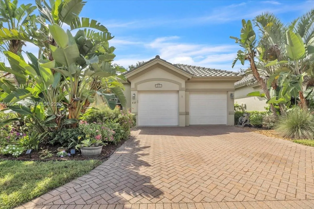 837 Vistana Circle, Naples FL 34119