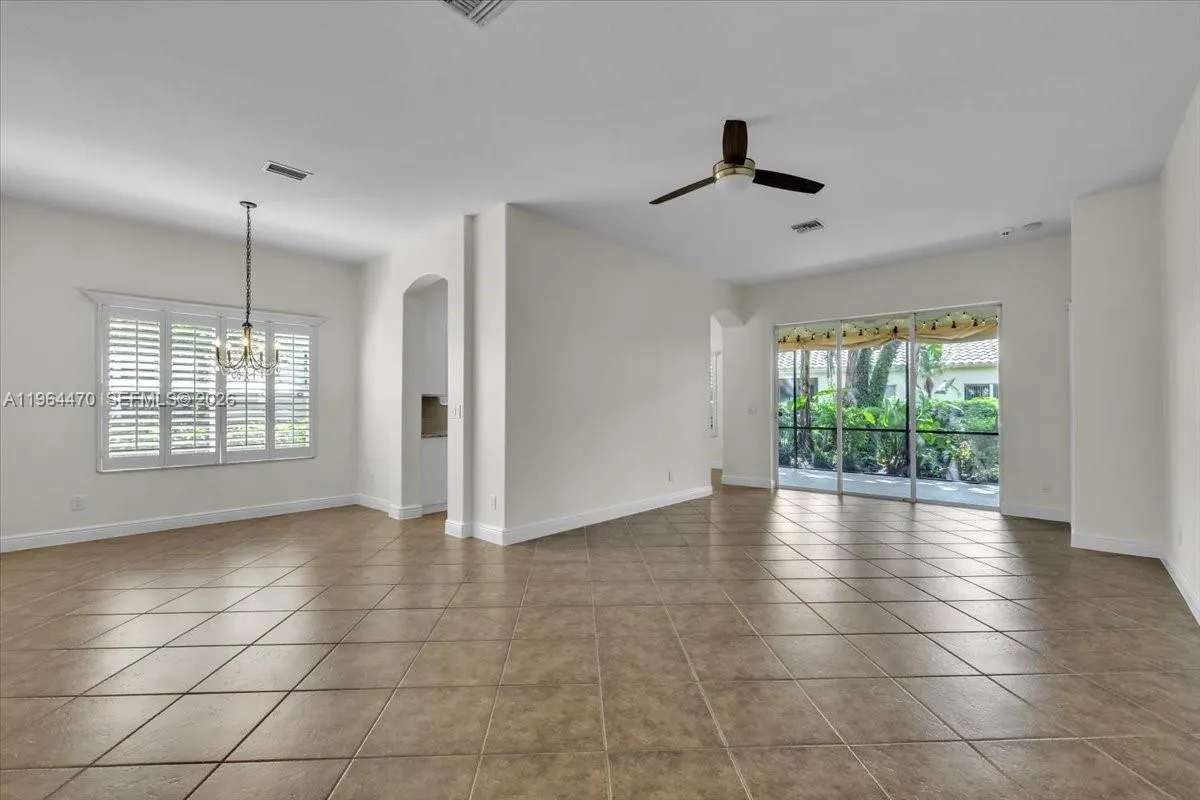 837 Vistana Circle, Naples FL 34119