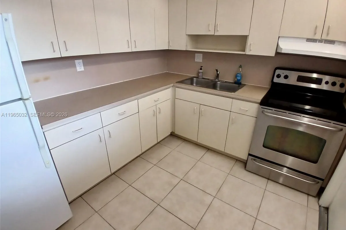 14180 SW 84th St # G, Miami FL 33183