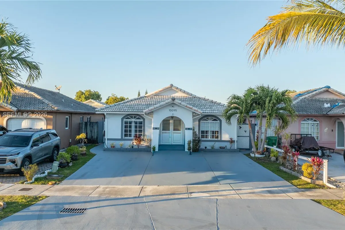 10095 NW 127th St, Hialeah Gardens FL 33018