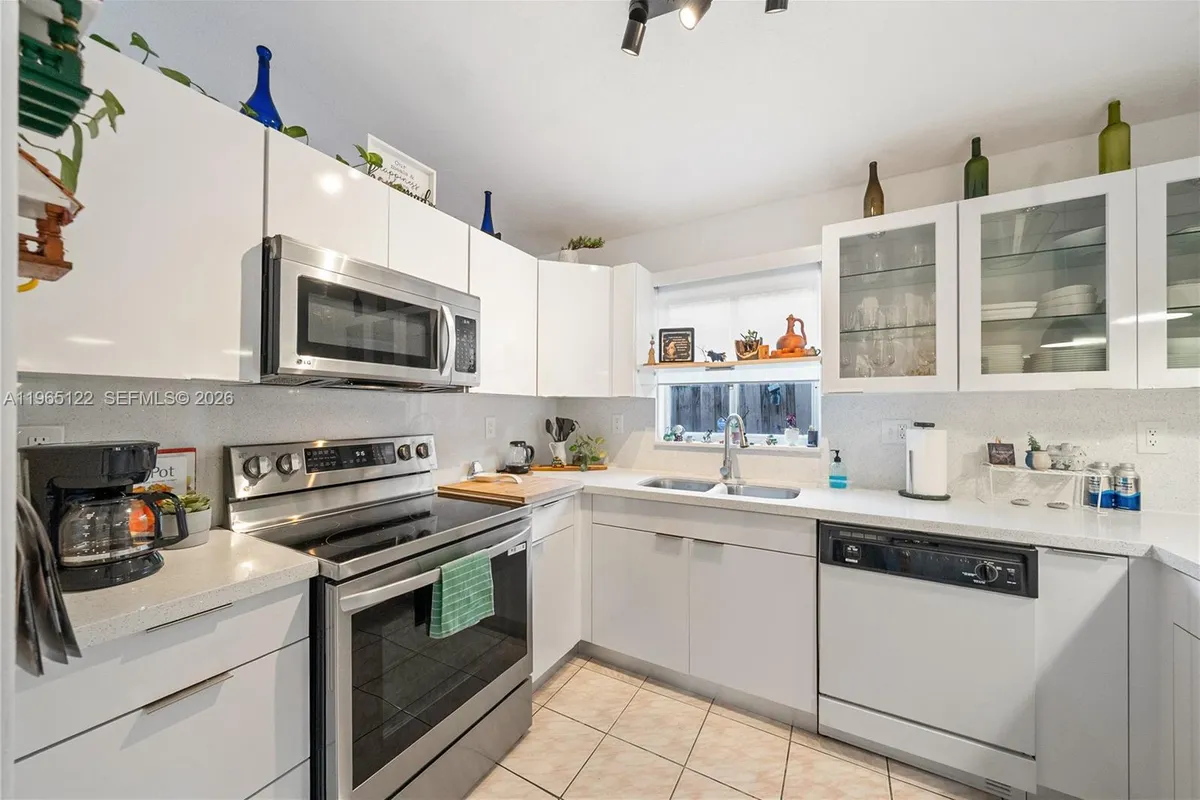 10095 NW 127th St, Hialeah Gardens FL 33018