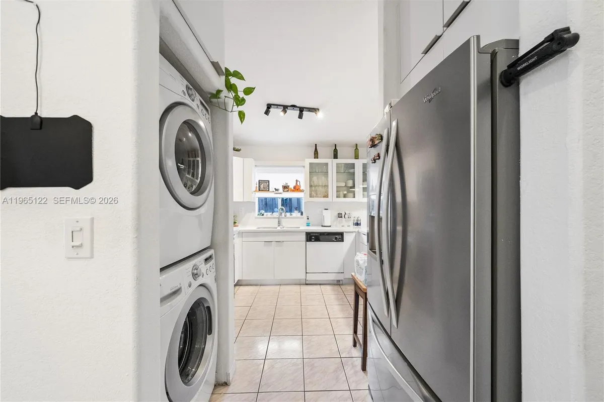 10095 NW 127th St, Hialeah Gardens FL 33018