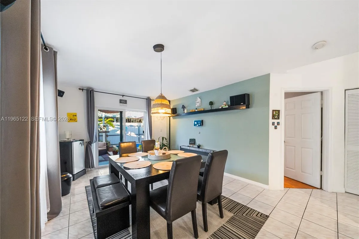 10095 NW 127th St, Hialeah Gardens FL 33018