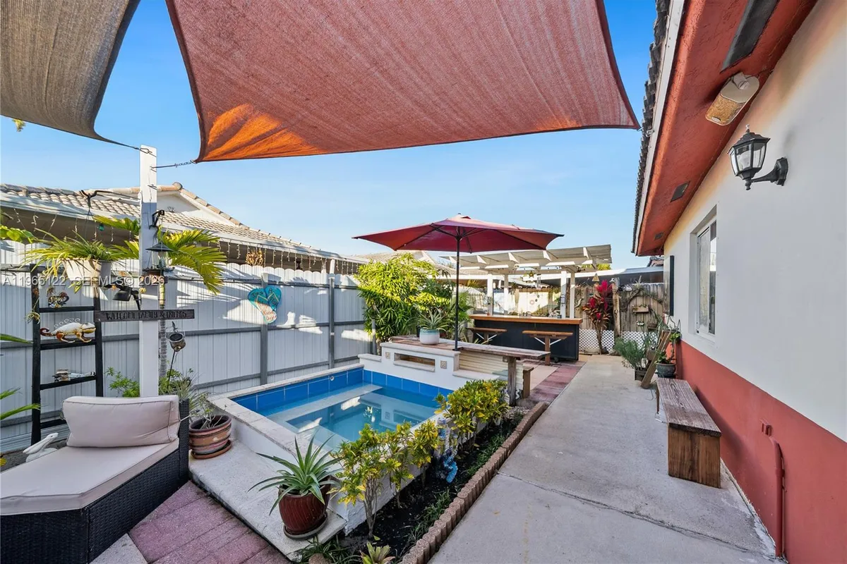 10095 NW 127th St, Hialeah Gardens FL 33018