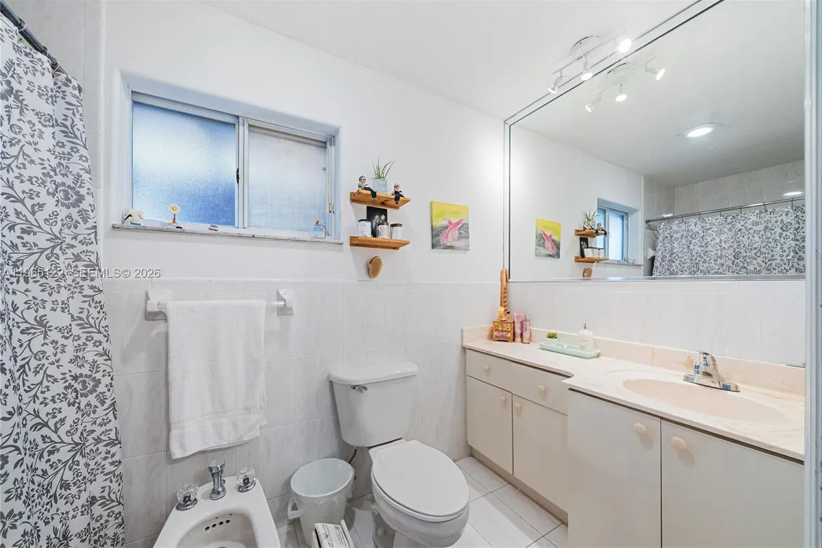 10095 NW 127th St, Hialeah Gardens FL 33018