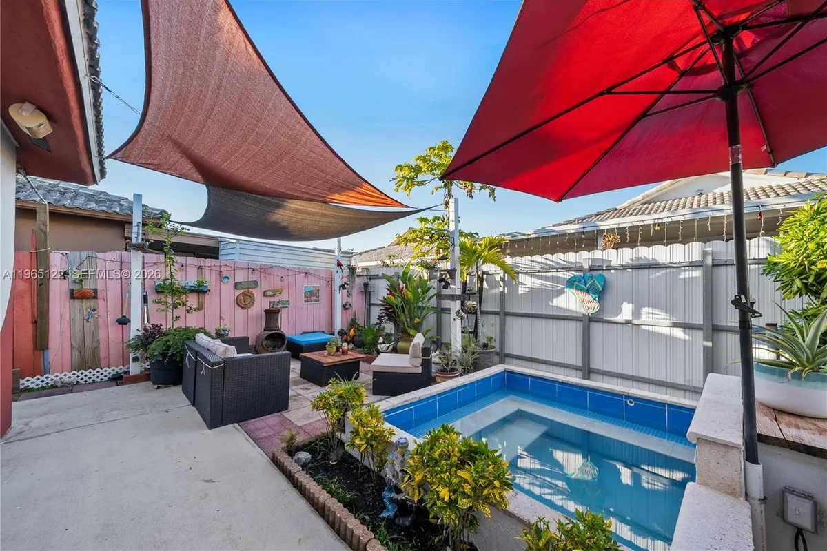 10095 NW 127th St, Hialeah Gardens FL 33018