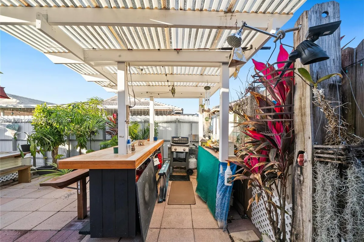 10095 NW 127th St, Hialeah Gardens FL 33018