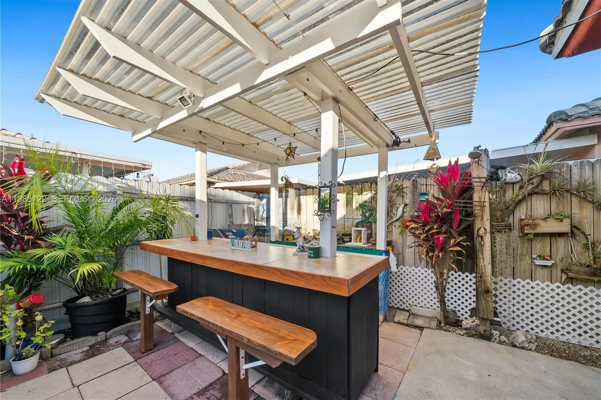 10095 NW 127th St, Hialeah Gardens FL 33018