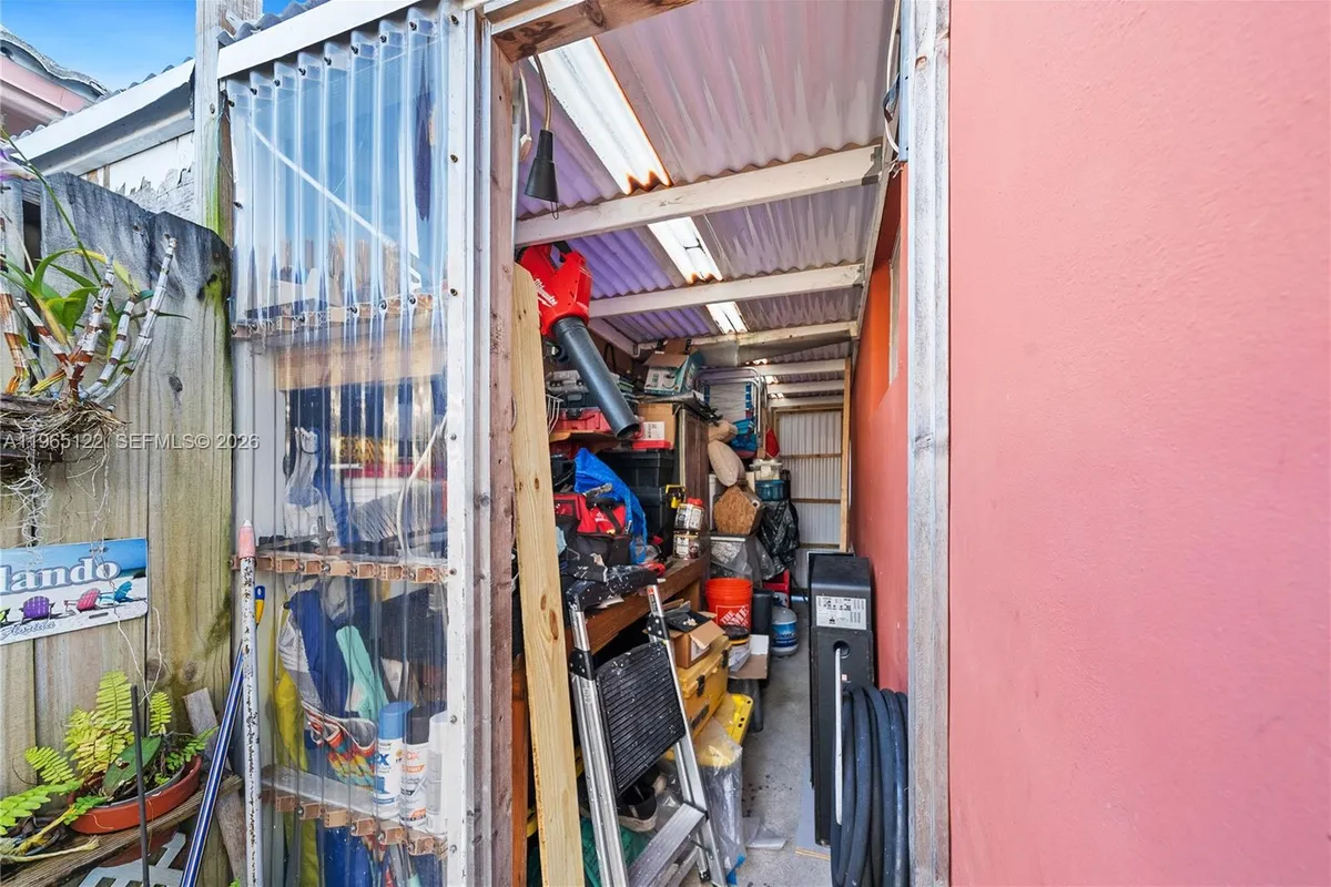 10095 NW 127th St, Hialeah Gardens FL 33018