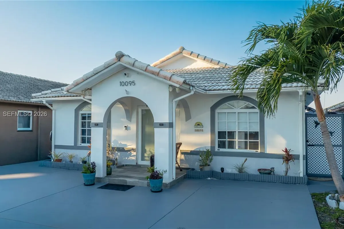 10095 NW 127th St, Hialeah Gardens FL 33018