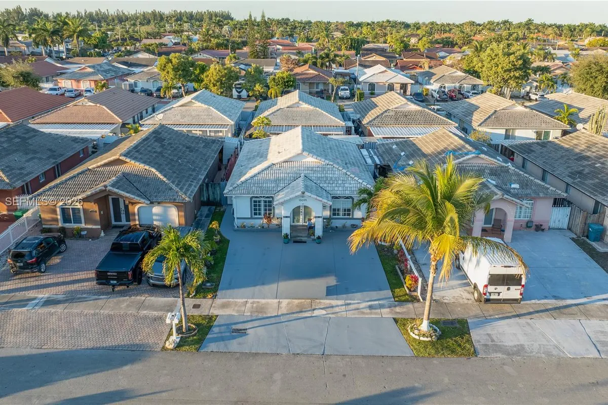 10095 NW 127th St, Hialeah Gardens FL 33018