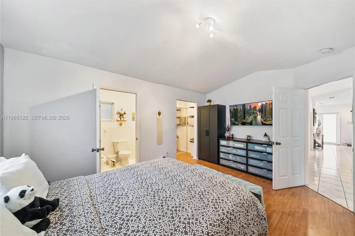 10095 NW 127th St, Hialeah Gardens FL 33018