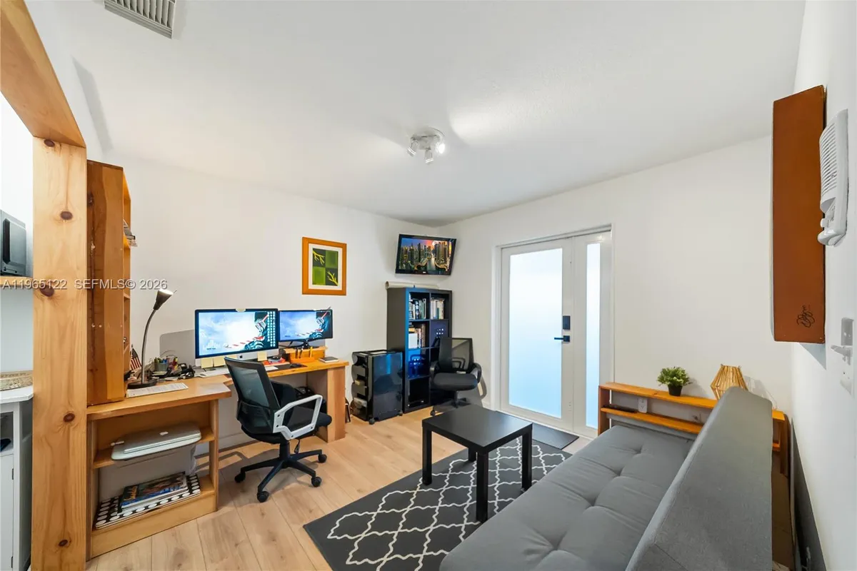 10095 NW 127th St, Hialeah Gardens FL 33018