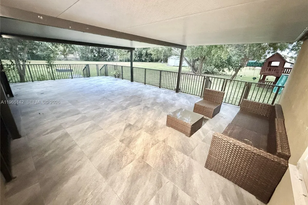 1621 SW 117th Ave, Davie FL 33325