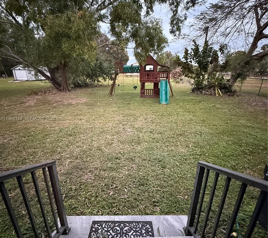 1621 SW 117th Ave, Davie FL 33325