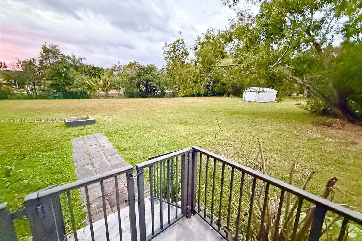 1621 SW 117th Ave, Davie FL 33325