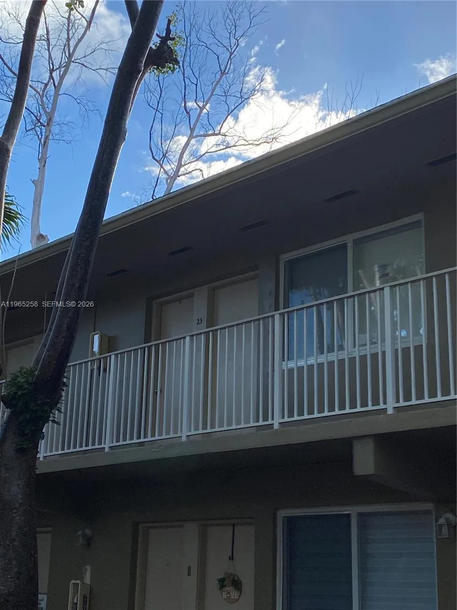 6330 SW 79th St # 23, South Miami FL 33143